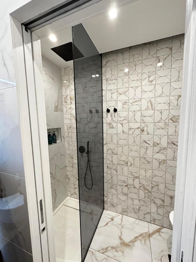 Ferienwohnung Bilocale Luxury A 50 Mt Dalla Stazione Di Milano Exterior foto